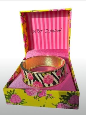 Betsey Johnson- Zebra 🦓 Rose 🌹Bangle Bracelet